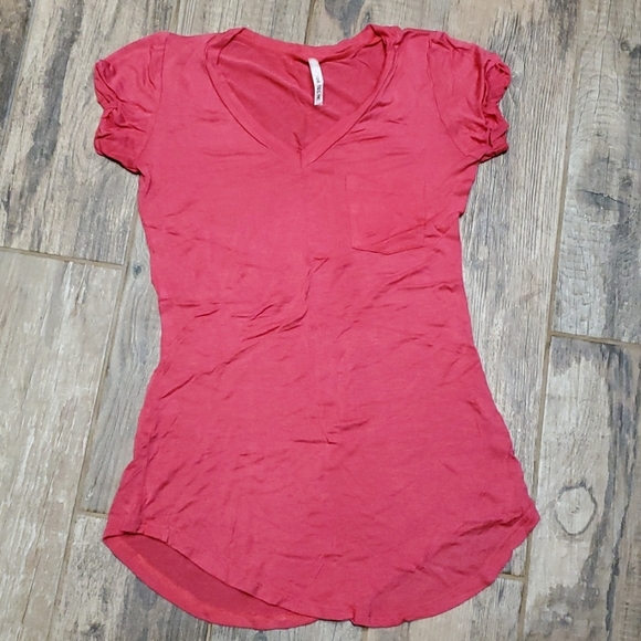 S&S inc pocket rounded hem tshirt in hot pink  size XS/S - Picture 1 of 4